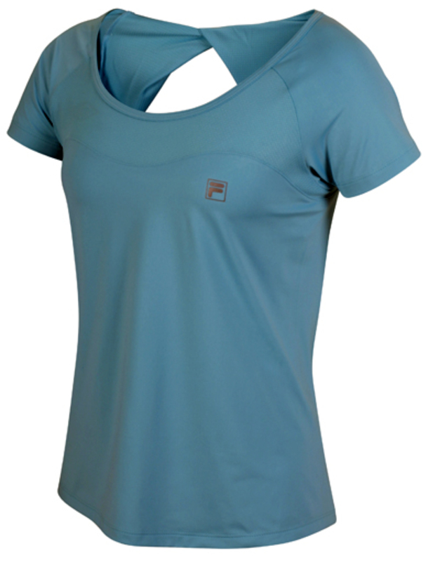 Blusa com abertura nas costas é ideal para troca de calor. Divulgação/Fila