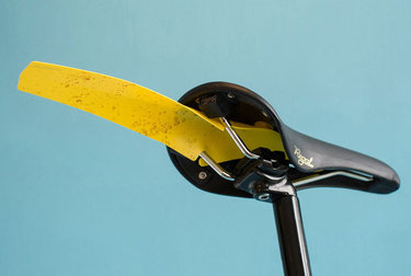Produto é dobrável e pode ser guardado dentro do próprio banco da bike. Divulgação/ Ass-Savers