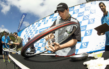 Um dos eventos do Shimano Fest consistia na montagem de uma bicicleta - Foto: Ariel Sabatella/ Shimano