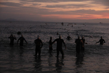 Ironman conta com 3,8 quilômetros de natação. Foto: Paulo Gomes/ Webrun