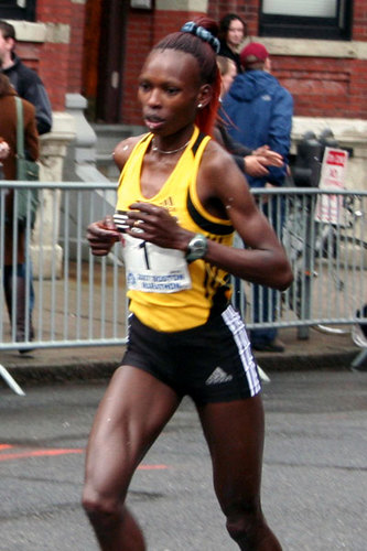Rita Jeptoo só será campeã se vencer em Chicago e suas concorrentes não terminarem nas duas primeiras posições na Maratona de Nova York - Foto: Gr5/ Licença Creative Commons