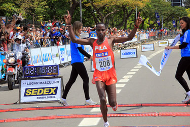 Stanlei conquista primeiro lugar em sua primeira maratona. Foto: Ana Gandolfo/ Webrun