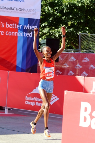 Depois de deixar o ouro escapar em 2012 por um segundo, Rita Jeptoo vence a Maratona de Chicago 2013 - Foto: Andre Chaco/ Webrun.com.br