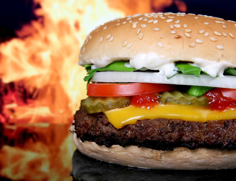 A recomendação é fugir da dieta em duas refeições, aos finais de semana. Foto: Lockstockb/ stock.xchng