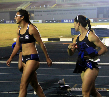 Vanda Gomes (à esquerda), ao lado de Franciela Krasucki, foi a única integrante do revezamento brasileiro a ficar de fora do Bolsa Pódio - Foto: Paulo Gomes/ webrun.com.br