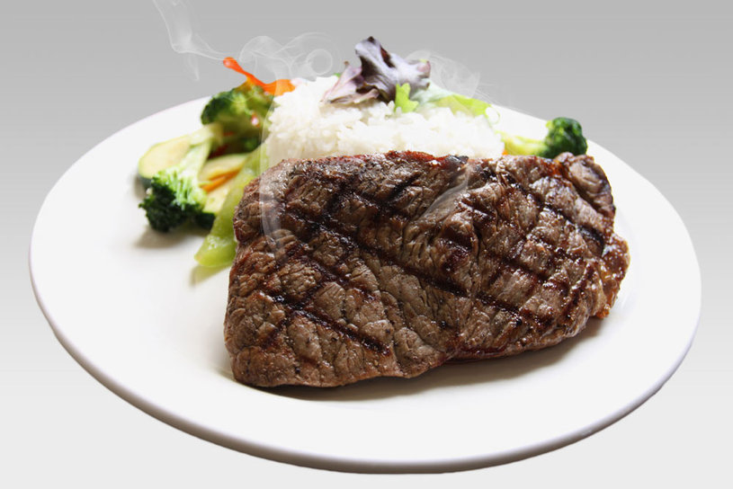 Carne tem proteína e ferro, mas deve ser consumida com moderação. Foto: Javier Armendariz/ stock.xchng