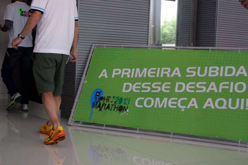 Encarar as escadas do prédio da Mizuno foi só uma amostra do que a Serra do Rio do Rastro reserva para os 50 selecionados - Foto: Renato Aranda/ Webrun.com.br