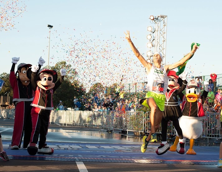 Fredison comemorou muito o terceiro título. Foto: Preston Mack/Disney, photographer
