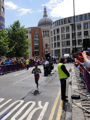 Mare Dibaba, da Etiópia, conquistou a terceira melhor marca. Crédito: Matt Kieffer/Wikimedia