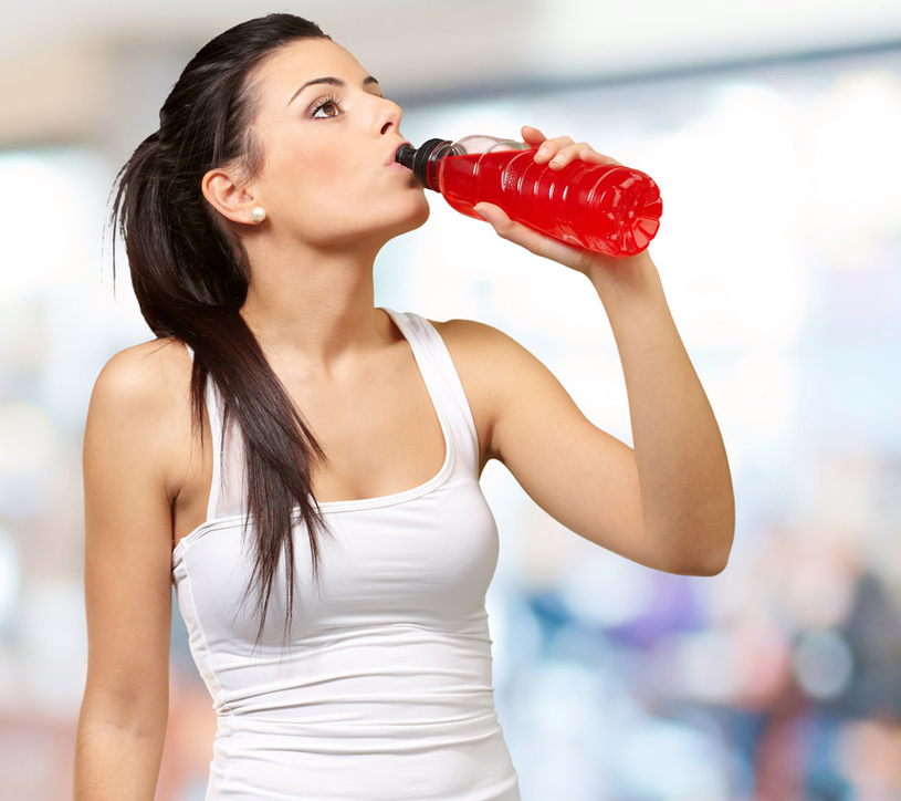 A bebida esportiva apresenta carboidrato em sua composição. Foto: Aaron-Amat/ Fotolia