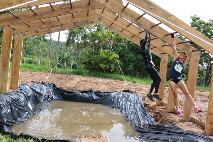 Mesmo com a queda, o ouro foi da atleta que é segundo lugar no ranking da CBAt. Foto: Alexandre Koda/Webrun