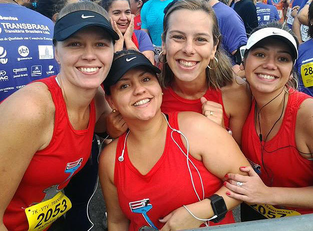 A psicóloga Rafaela (à esquerda) treina com uma assessoria esportiva só para mulheres, o Foca na Balança Foto: arquivo pessoal