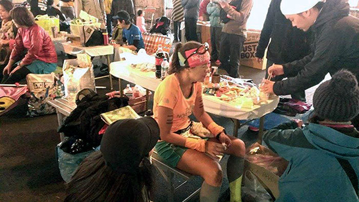 A atleta em um dos postos de alimentação e hidratação Foto: Arquivo Pessoal