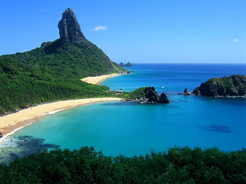 O o Morro do Pico é ponto mais alto da ilha com 321 metros. Foto: Photo Pantai/ Licença cc-by-2.0