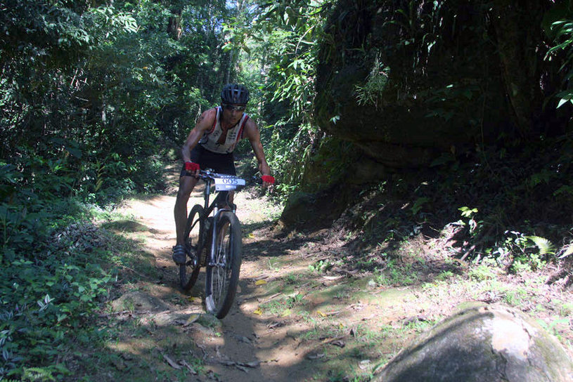 O campeão do triathlon na última etapa do XTerra foi o atleta Rodrigo Altafini Foto: Christina Volpe/Webrun