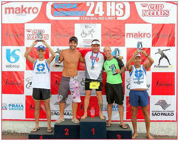 Luiz no primeiro lugar do pódio de uma ultramaratona em Praia Grande, litoral de São Paulo Foto: Arquivo pessoal