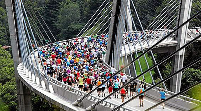 A Ultramaratona dos Alpes Suíços com mais de 5.000 atletas em oito categorias, é considerada uma das maiores ultramaratonas de montanha do mundo. Foto: Divulgação