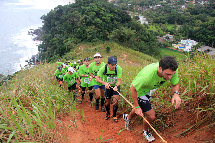 Escalaminhar o morro foi um dos primeiros desafios. Foto: Alexandre Koda