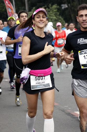 Anelive Costacurta em uma prova de meia maratona Foto: Carla Barcellos/Webrun