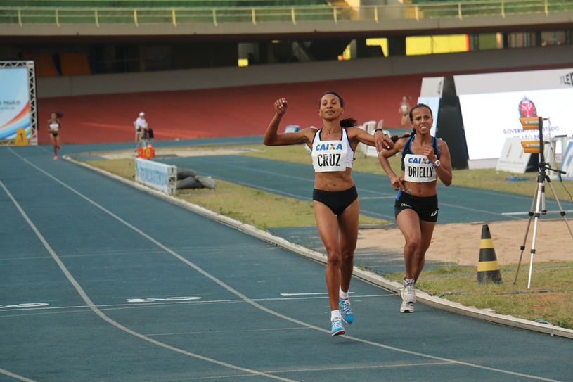 Cruz Donata se tornou bicampeã dos 10 mil metros Foto: Alexandre Koda/Webrun