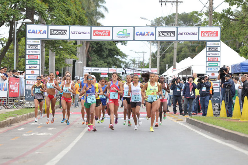Largada contou com animação do povo mineiro. Foto: Eduardo Frazão (MidiaSport)