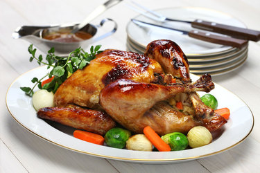 Não deixe de comer proteínas magras como peito de chester ou peru Foto: Uckyo/Fotolia