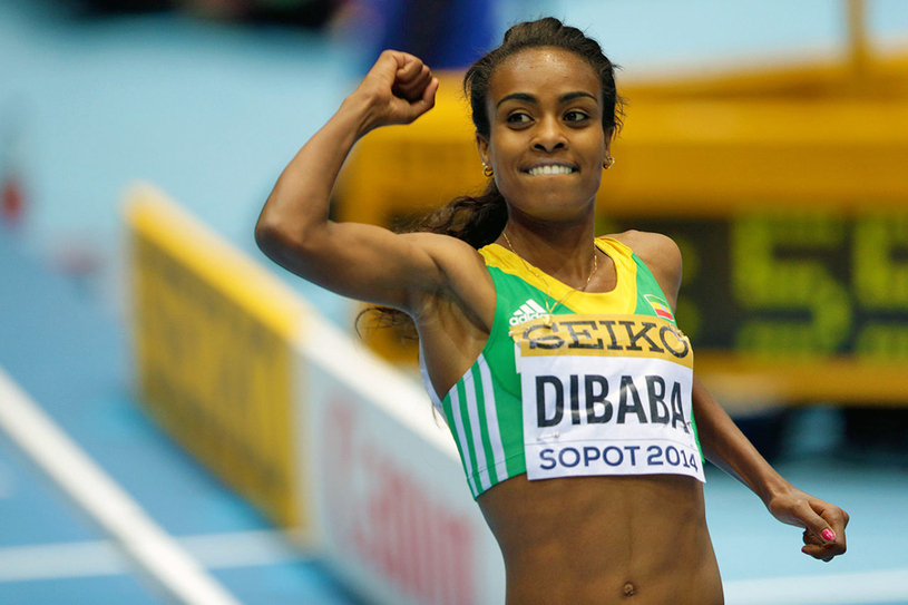 Genzebe é candidata a pódio na Rio 2016. Foto: <a rel=nofollow class=external text href=http://www.didzgalvis.lt>Augustas Didgalvis</a> – <span class=int-own-work>Own work</span>. Licensed under <a href=http://creativecommons.org/licenses/by-sa/4.0 title=Creative Commons Attribution-Share Alike 4.0>CC BY-SA 4.0</a> via <a href=//commons.wikimedia.org/wiki/>Wikimedia Commons</a>.” title=”Genzebe é candidata a pódio na Rio 2016. Foto: <a rel=nofollow class=external text href=http://www.didzgalvis.lt>Augustas Didgalvis</a> – <span class=int-own-work>Own work</span>. Licensed under <a href=http://creativecommons.org/licenses/by-sa/4.0 title=Creative Commons Attribution-Share Alike 4.0>CC BY-SA 4.0</a> via <a href=//commons.wikimedia.org/wiki/>Wikimedia Commons</a>.” /> <strong>Genzebe é candidata a pódio na Rio 2016. Foto: <a rel=nofollow class=external text href=http://www.didzgalvis.lt>Augustas Didgalvis</a> – <span class=int-own-work>Own work</span>. Licensed under <a href=http://creativecommons.org/licenses/by-sa/4.0 title=Creative Commons Attribution-Share Alike 4.0>CC BY-SA 4.0</a> via <a href=//commons.wikimedia.org/wiki/>Wikimedia Commons</a>.</strong></div>
<p>Ela superou a marca de 14min24seg37 da também etíope Defar Meseret, obtida há seis anos no mesmo meeting de Stocolmo, na Suécia.  Genzebe, que antes era conhecida apenas como a irmã da Dibaba famosa, já vem correndo bem em pista coberta desde o ano passado quando bateu os recordes mundiais dos 1.500m com 3min57seg17 e dos 3.000m com 8min16seg60. Desta vez ela simplesmente voou nas 25 voltas, chegando 1min22 à frente da segunda colocada Birtuke Gente também da Etiópia.</p>
<p>A pista indoor tem 200 metros, ao contrário da outdoor que tem 400. As parciais de Genzebe Dibaba foram fortíssimas e é provável que nos Jogos Olímpicos do Rio 2016 ela ocupe um lugar no pódio dos 5.000m.</p>
<p><b>Parciais do recorde mundial:</b></p>
<li>1.000m:   2min52seg72
<li>2.000m:   5min43seg97 (2min51seg25)
<li>3.000m:   8min37seg22 (2min 53seg25)
<li>4.000m: 11min31seg74 (2min 54seg52)
<li>5.000m: 14min18seg86 (2min47seg14)
<li>Cinco últimas voltas de 200 metros: 34seg37   34seg44   33seg71   33seg26   31seg34</li>
<p><b>Classificação final:</b></p>
<li>1- Genzebe Dibaba 14min18seg86 WR
<li>2-  Birtukan Fente 15min22seg56
<li>3- Birtukan Adamu 15min34seg15
<li>4- Alia Saeed Mohamed 15min34seg70
<li>5- Dagmawit Kidane 15min35seg71
<li>6- Jennifer Wenth 15min43seg88</li>
<p><strong><em>Este texto foi escrito por: Nelson Evêncio</em></strong></p>
                </div>

            </div>
            <div class=