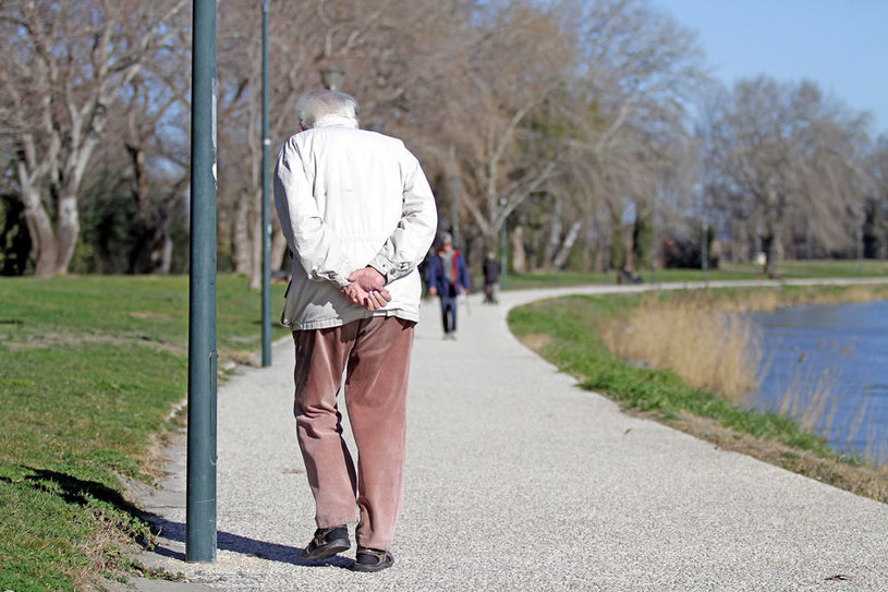 Essas dores podem ocorrer tanto em homens quanto mulheres, e é mais comum acima dos 70 anos Foto: Illustrez Vous/Fotolia