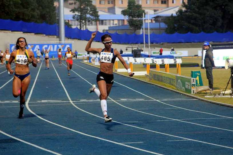 Clube Pinheiros levou a melhor no revezamento 4x100 Foto: Christina Volpe/Webrun