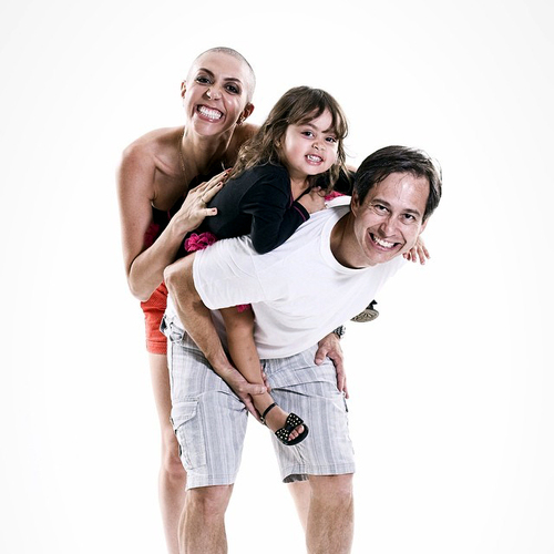Débora na fase do câncer e sua família Foto: Arquivo pessoal