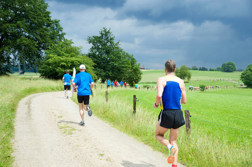 Correr com companhia é uma ótima dica para não tornar o longão monótono Foto: grafikplusfoto/Fotolia