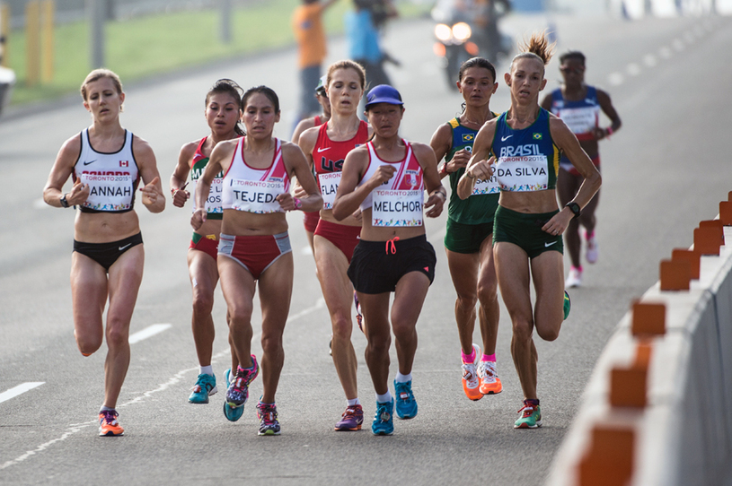 As maratonistas correram com calor e umidade alta. Foto: Jorge Martinez / Mexsport / Foto Arena