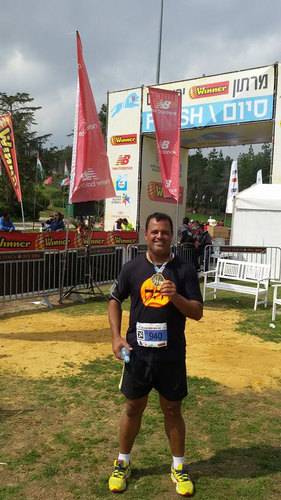 Sandoval na sua primeira maratona em Jerusalém.  Foto: Arquivo pessoal