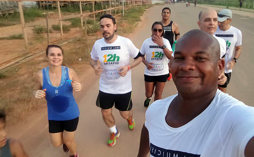 As pessoas literalmente suam a camisa para correr ao lado do ultramaratonista. Foto: arquivo pessoal