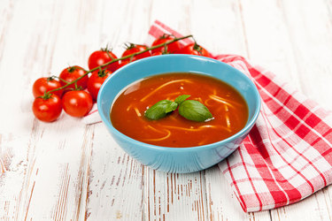 Existem diversas receitas de sopas com os mais variados ingredientes. Foto: George-Dolgikh/Fotolia