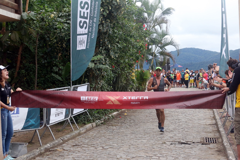 Malagon se empolgou ao alcançar Zacarias. Foto: Alexandre Koda/ Webrun
