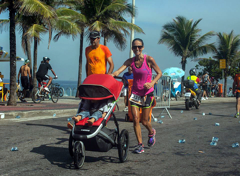 Maria estreou na maratona do Rio, no último dia 29 e a mamãe de primeira viagem conta que foi mais tranquilo do que imaginava Foto: Arquivo Pessoal