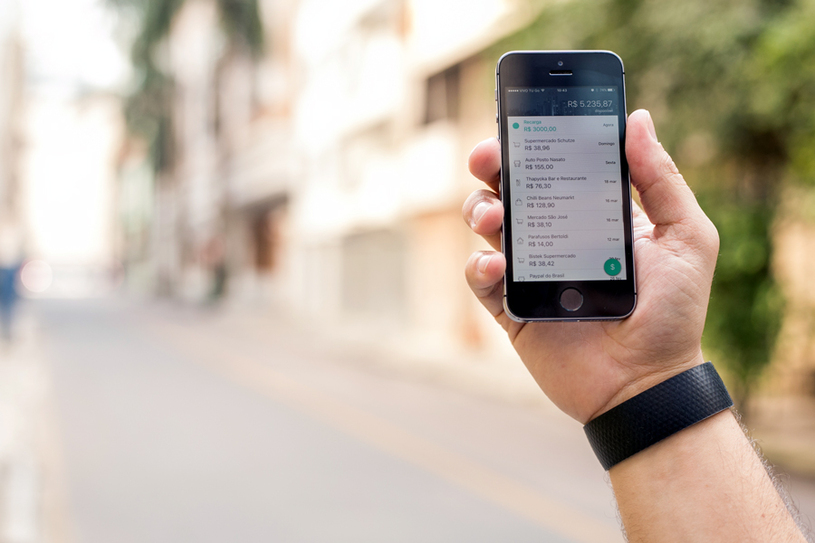 Independente do valor da compra, o usuário da tecnologia precisa digitar a senha para garantir a segurança financeira Foto: Divulgação