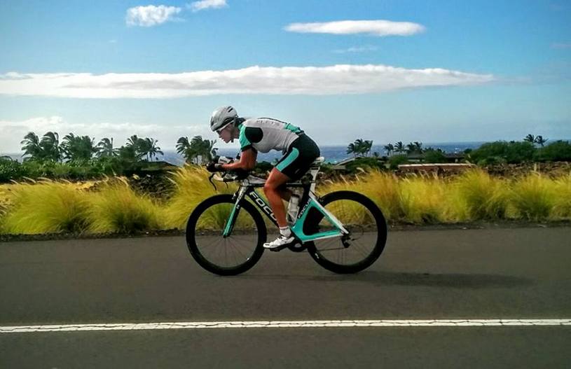 Victória em sua participação no mundial de Ironman em Kona Foto: Divulgação