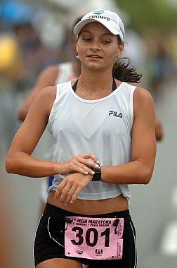 Fernandinha trocou a Meia da Praia Grande pelo biathlon e conseguiu mais uma vitória (foto: Ivan Storti/ FMA Notícias)