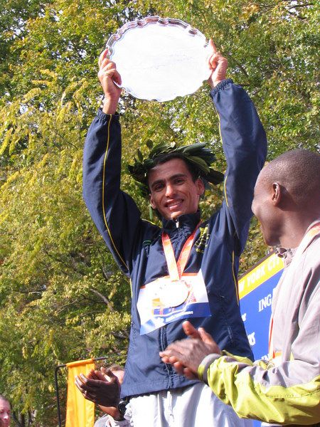 Marílson durante vitória na Maratona de NY 2006 (foto: Donata Lustosa/ www.webrun.com.br)
