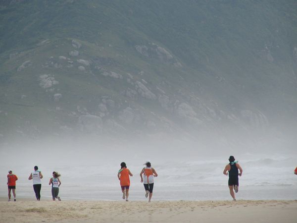 A prova passa por diversas praias da região (foto: Alexandre Koda/ www.webrun.com.br)