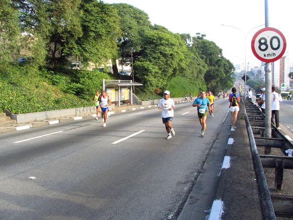 A Avenida Rubem Berta faz parte do percurso (foto: Alexandre Koda/ www.webrun.com.br)