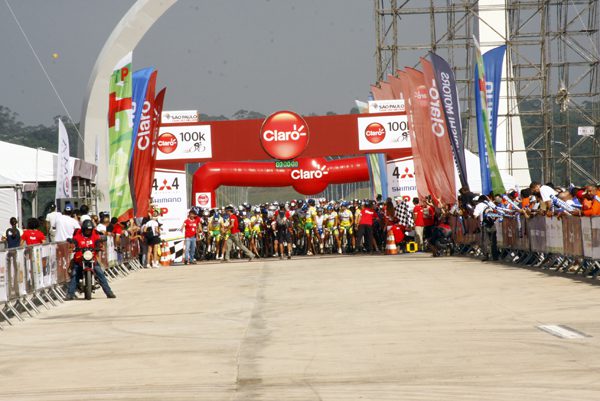 A prova reúne mil atletas (foto: Alexandre Koda/ www.webrun.com.br)