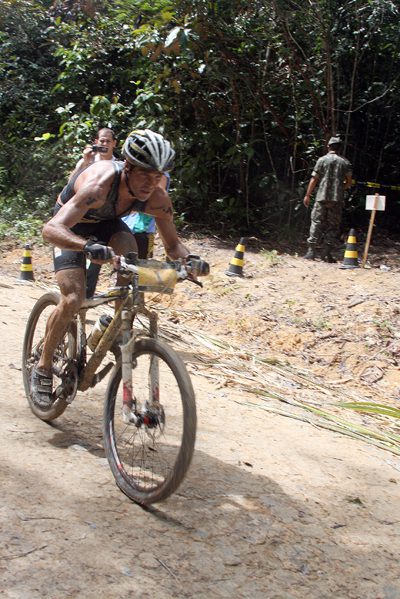 Manzan mais uma vez foi soberano numa prova de XTerra (foto: Alexandre Koda/ www.webrun.com.br)