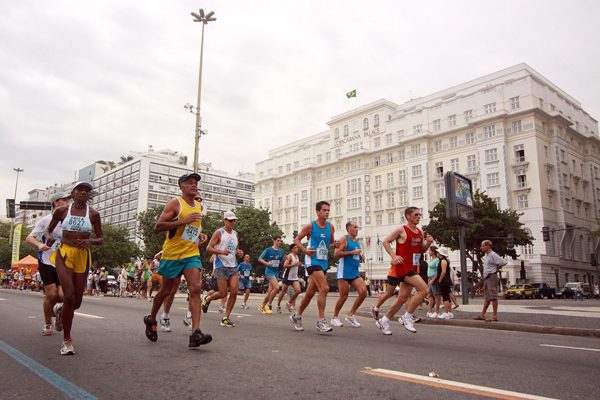 A prova será realizada na praia de Copacabana e pretende reunir 2.500 participantes (foto: Márcio Kato/ Divulgação)