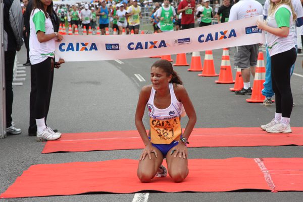 Sirlene se emocionou com a vitória no RJ este ano (foto: Alexandre Koda/ www.webrun.com.br)