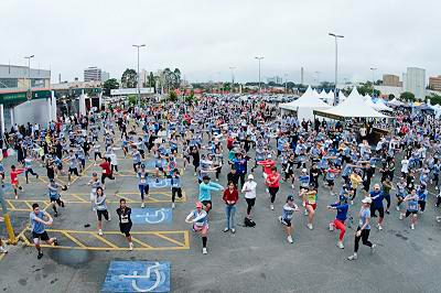 Cerca de três mil corredores compareceram ao Expo Transamérica para a segunda etapa (foto: Alírio de Castro/ Divulgação)