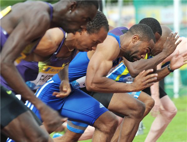 Tyson Gay (ao centro) foi flagrado ao menos duas vezes em exames antidoping realizados em 2013 (foto: Divulgação)