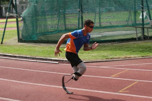 Alan compete em Londres de olho em uma vaga nas ParaOlimpíadas de 2012. (foto: Saulo Cruz/ Divulgação)